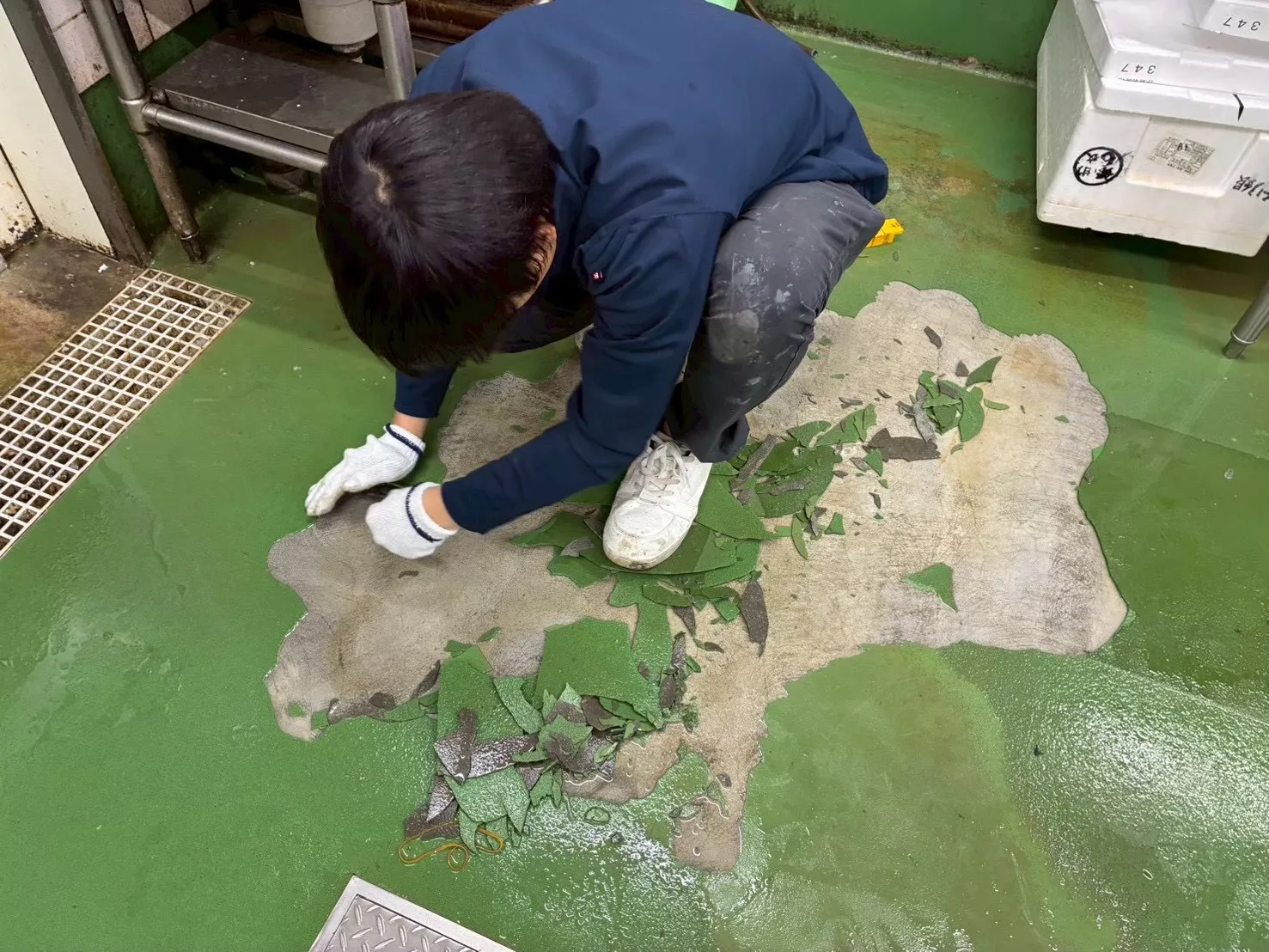 営業を止めない夜間床補修工事：施工風景1