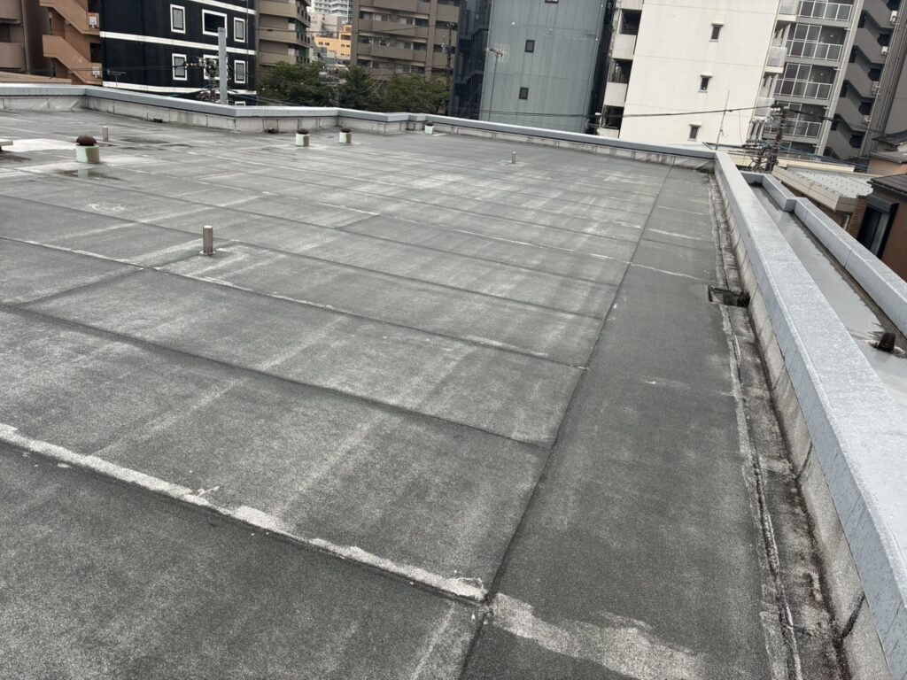 【東京都豊島区大塚案件】屋上アスファルト防水改修工事の現場写真